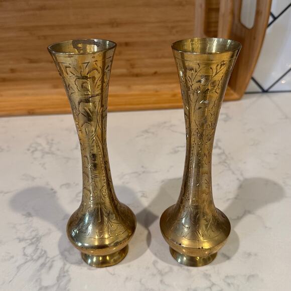 vintage brass vase made in India, etched floral foliage patterns mid-century 2X - Picture 3 of 8